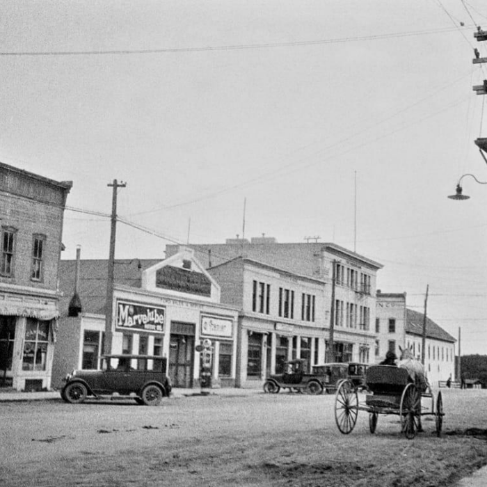 Manitoba Avenue East, 1929, Joen Hadfield Black and white picture of Manitoba Avenue in 1929