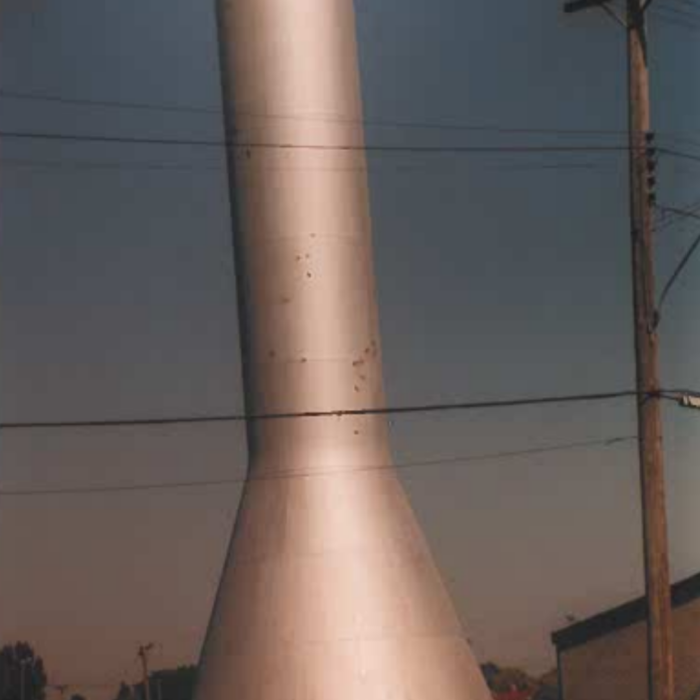 Colour photo of the base and middle portion of the selkirk water tower