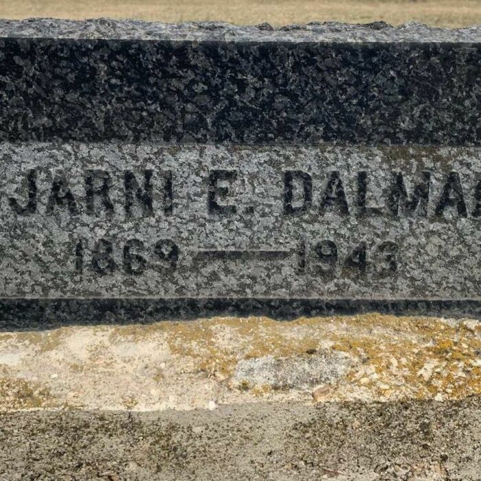 Image of a grave headstone reading Bjarni E. Dalman