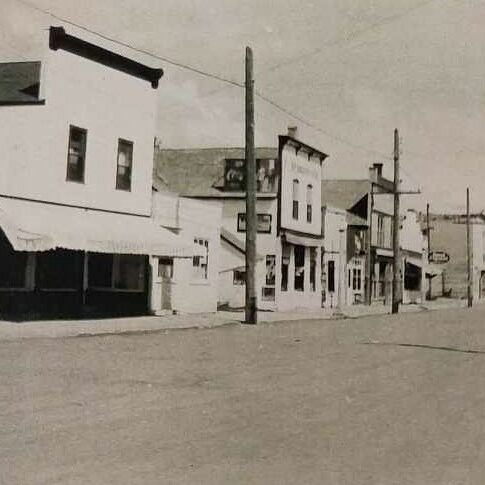 Black and white photo of Eveline Street looking north