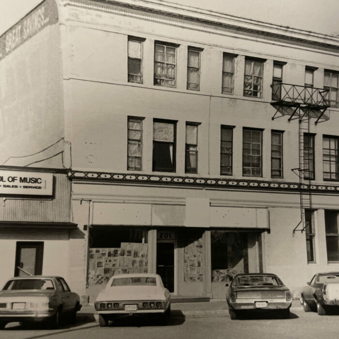 Traders Bank, 1984, Selkirk Enterprise Black and white photo of a three-story building. There are cars parked in front of building