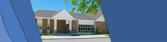 202 mclean (selkirk united church) Photo shows the large Selkirk United Church. Photo captures the large entrance way wit ha overhang supported by two large pillars