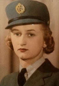 Headshot of Beatrice Gunter in her military uniform.