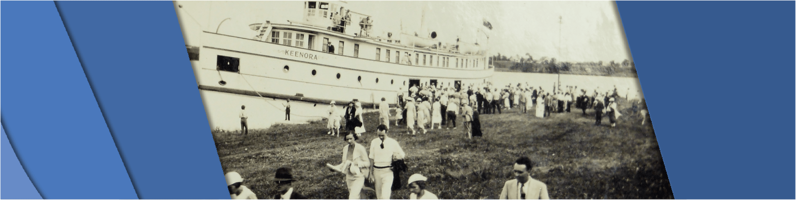 Photo shows passengers getting off of the SS Keenora onto land. 