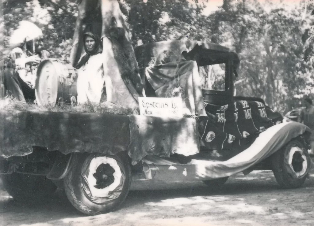 Black and white picture of Epstein's parade float in 1930