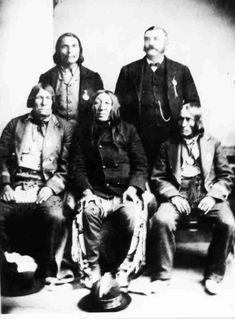 Black and white portrait of Le Sonnant Kahkewistahaw in 1886