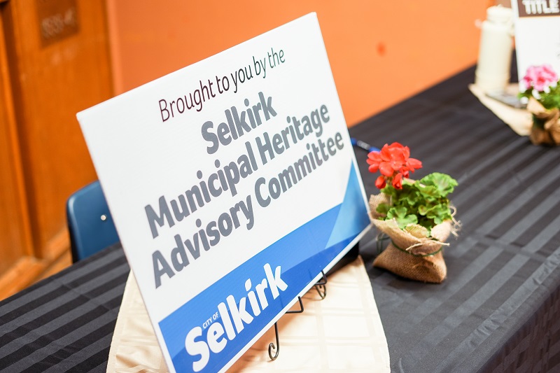 Coloured photo of the sign acknowledging the Selkirk Municipal Heritage Advisory Committee at the Evening of History