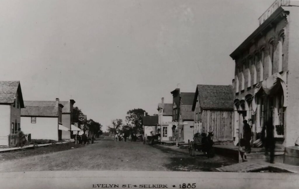 Black and white image of Eveline Street in 1885.