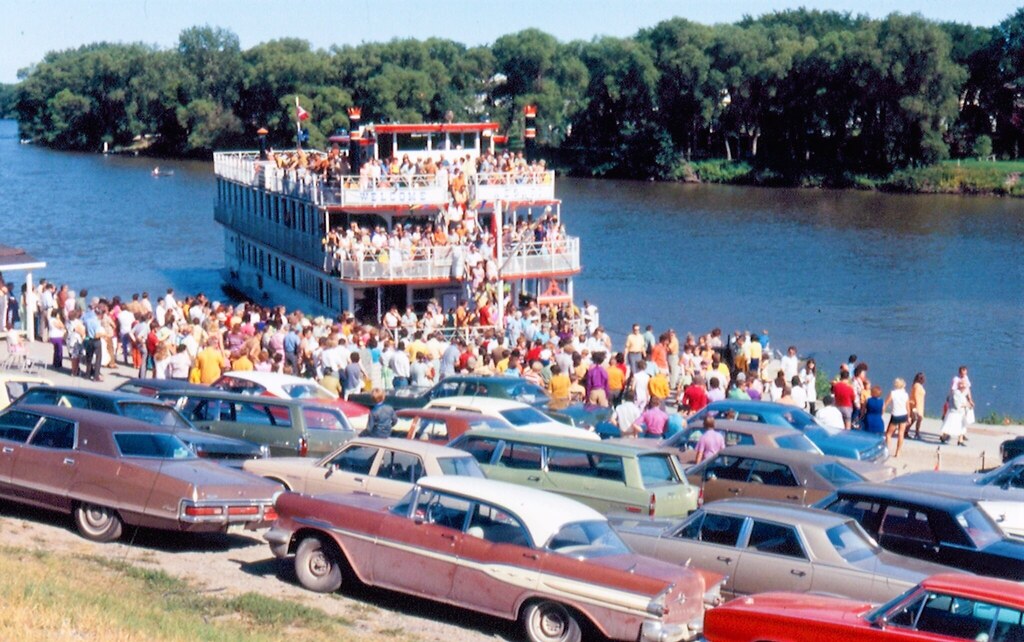 Colour image of Paddlewheel Princess with a crowd of people.