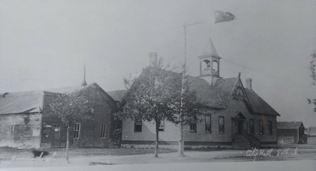 Black and white photo of town hall
