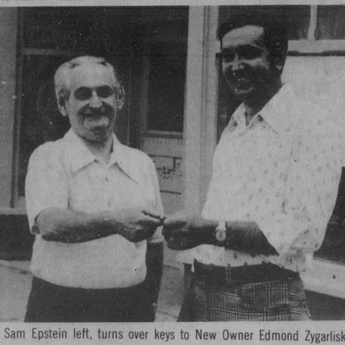Sam Epstein Turns Keys Over to Edmon Zygarliski, 1975, Selkirk Enterprise Black and white photo of Sam Epstein turning the keys over to Edmon Zygarliski